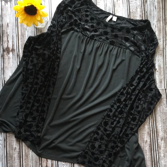 Cato Tops - NWOT Cato black top with sheer velvet floral print